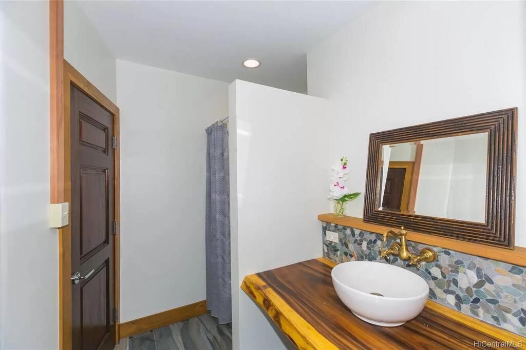Charming Country Cottage Just A Few Steps From The Beach! Waianae Exterior photo